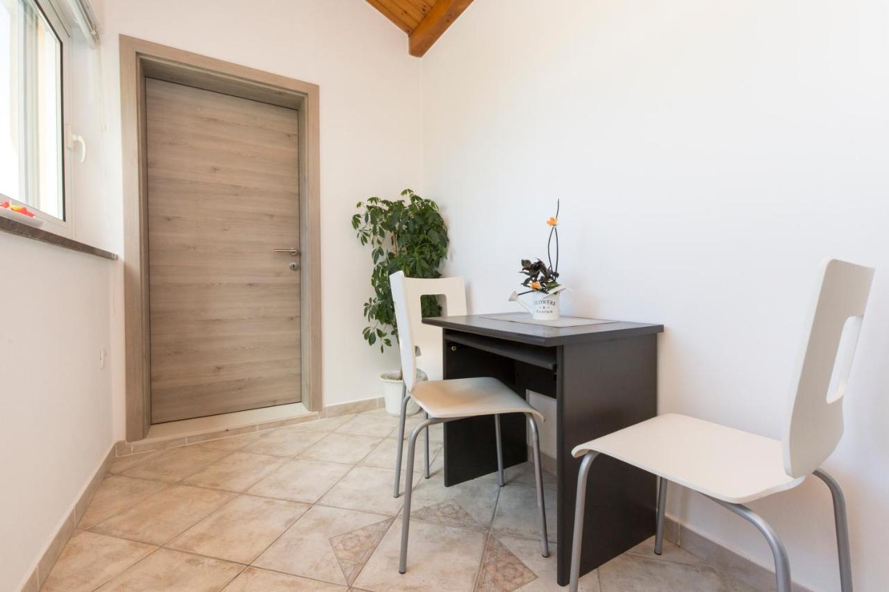 Apartment Am Koromačno エクステリア 写真