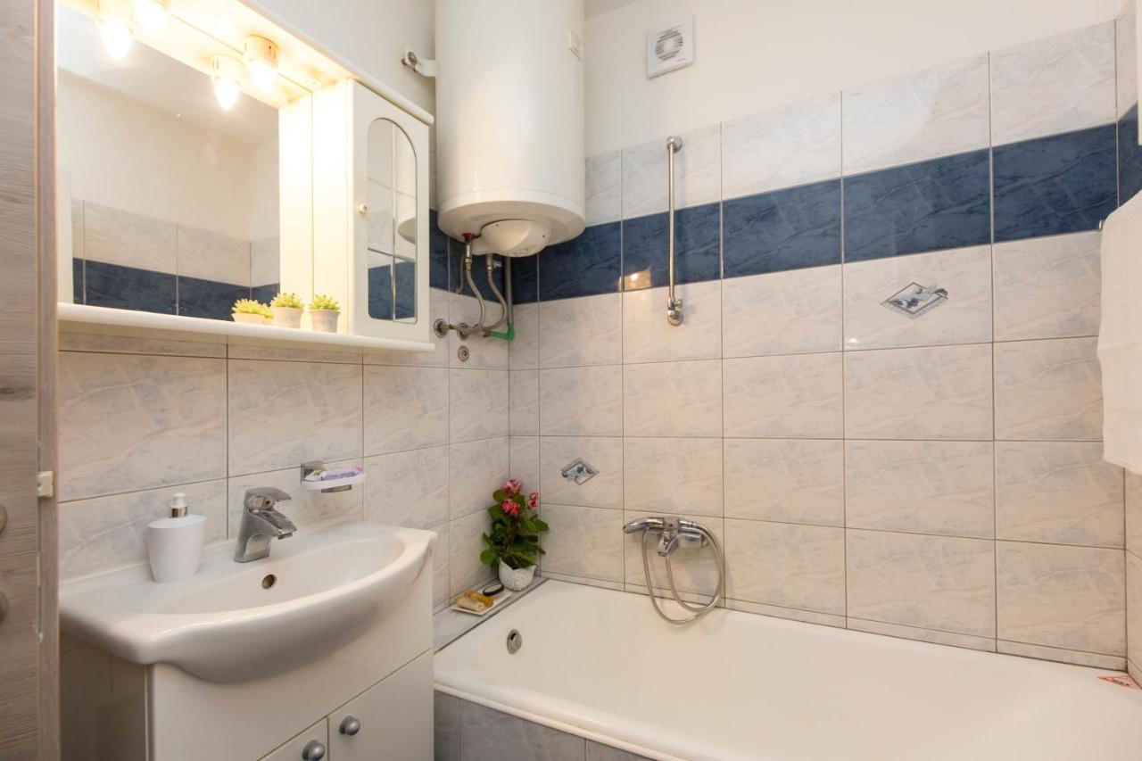 Apartment Am Koromačno エクステリア 写真